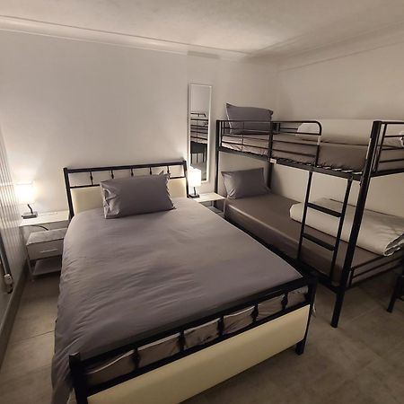 Roomz-Gatwick-London-Airport Parking-Travel Service Ifield Kültér fotó